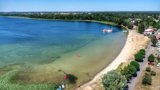 Duży Szarcz znika. Obniżył się poziom lustra wody.