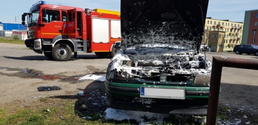 Zaparkowany samochód stanął w ogniu            