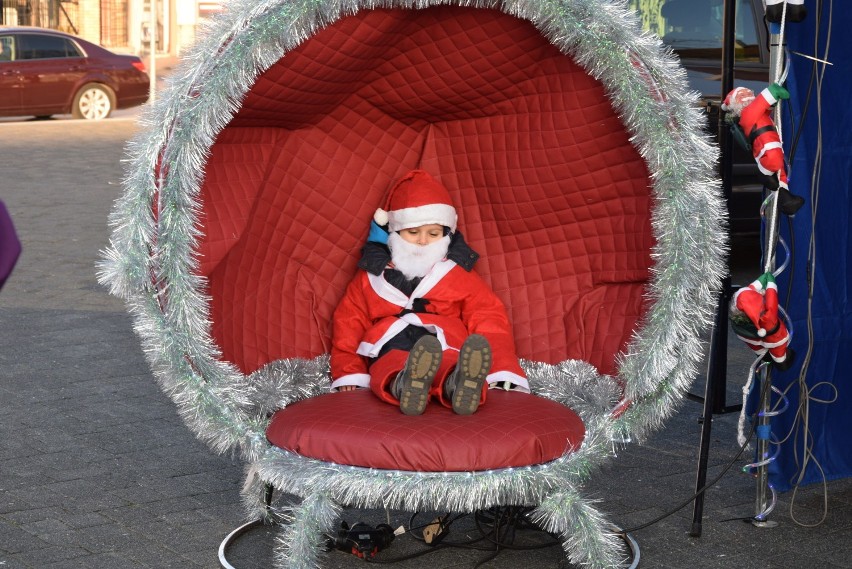 Święty Mikołaj zawitał na plac Legionów w Wieluniu. Powitały go tłumy [FOTO,WIDEO]