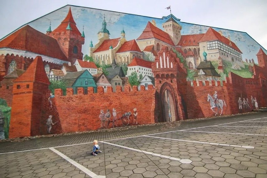 Mural w Pyzdrach, który przedstawia historię miasta....