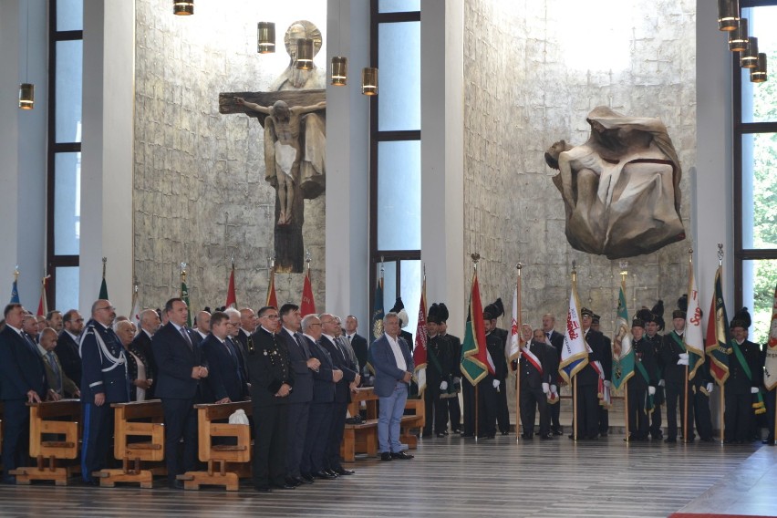 Jastrzębie: Premier Morawiecki na mszy w kościele Na Górce. Obchody 39. rocznicy podpisania Porozumienia Jastrzębskiego