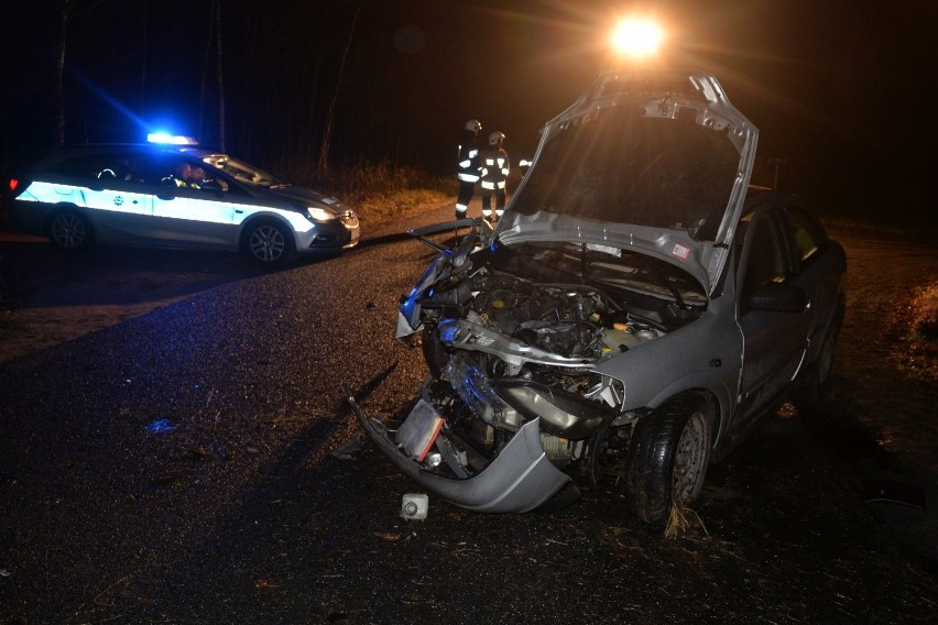 Śmiertelny wypadek na drodze Włocławek - Bobrowniki. Nie żyje pasażer opla [zdjęcia]