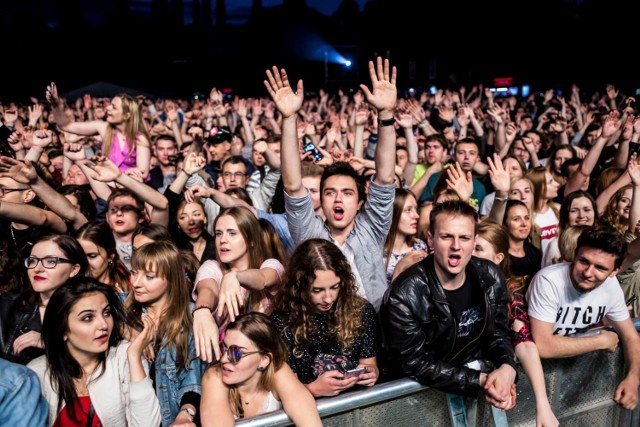 Jason Derulo w Warszawie. Już 30 października odbędzie koncert kultowego amerykańskiego piosenkarza. Autor hitów ,,Swalla", ,,Tald Dirty" czy też ,,Whatcha Say" zagra we wtorek na Torwarze. Bilety nadal są do kupienia.