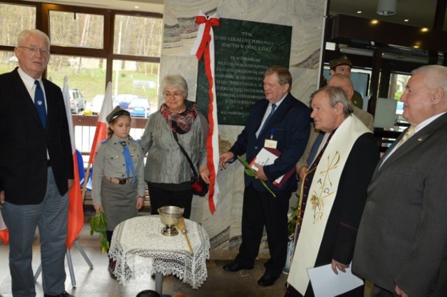 Odsłonięcie tablicy w szpitalu w Wejherowie, upamiętniającej pomoc personelu internowanym w Strzebielinku