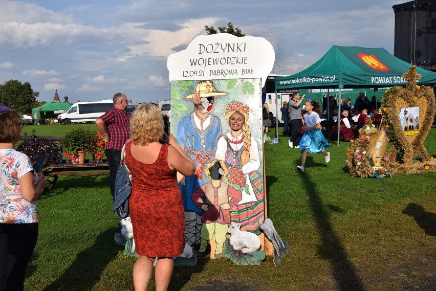 Mieszkańcy regionu i samorządowcy świętowali wspólnie z rolnikami. Dożynki wojewódzkie w Dąbrowie Białostockiej