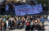 "Spacer studentów" i "TECHNOBLOKADA". Tłumy na kolejnych protestach w Krakowie [ZDJĘCIA]