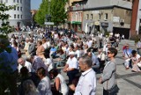 Boże Ciało 2024 w Rybniku - zdjęcia z procesji. Wierni z czterech parafii maszerowali ulicami centrum