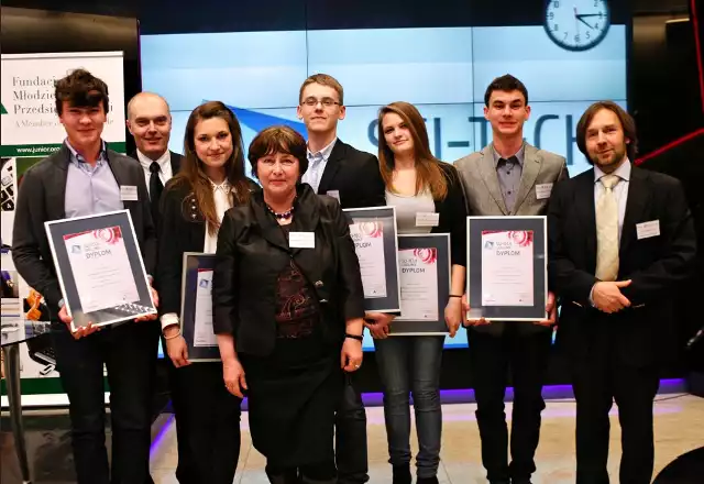 Zespół z II Liceum Ogólnokształcącego w Krakowie będzie reprezentować Polskę podczas europejskiego finału II edycji programu Sci-Tech Challenge.