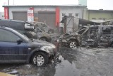 Pożar warsztatu samochodowego w Piotrkowie przy Dworskiej. Straż: to wygląda na podpalenie. ZDJĘCIA