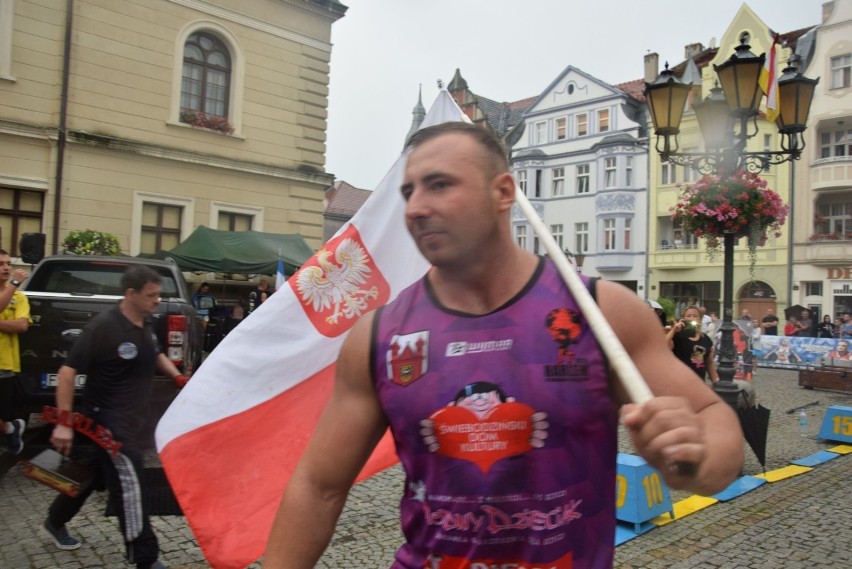 Szczepan Krzesiński, strongman ze Świebodzina, w drodze do...