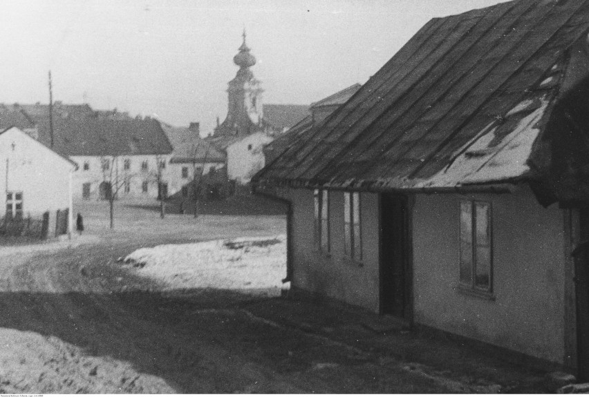 Widok ogólny Wadowic. W tle widoczna wieża kościoła pw....