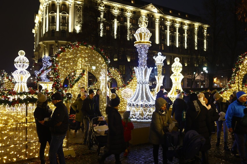 Świąteczna iluminacja, Warszawa 2022. Tysiące światełek na ulicach stolicy