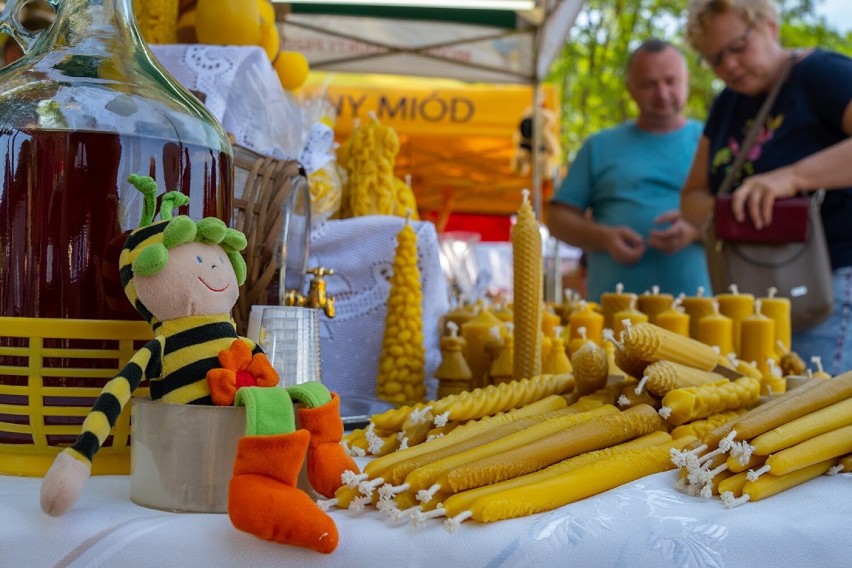 Festiwal Mleka i Miodu organizowany przez gminę Burzenin...
