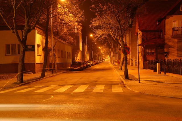 Ulica Pileckiego w Szczecinku, miastu nie grożą egipskie ciemności na ulicach, ale pewnych oszczędności należy się spodziewać