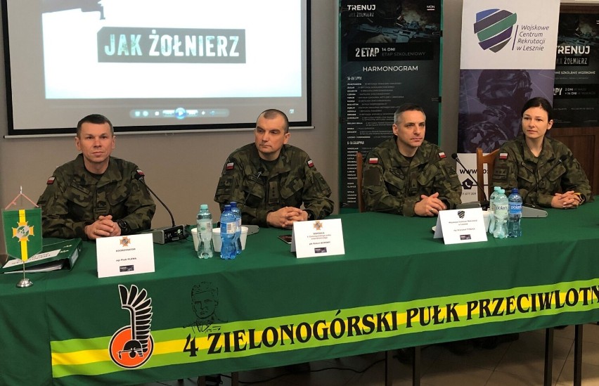 Program "Trenuj jak żołnierz" w Lesznie. 16 dniowe szkolenie dla ochotników w jednostce wojskowej w Lesznie