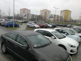 Darmowe parkingi w okolicach starówki w Toruniu. Gdzie można zostawić auto?