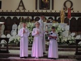 Pierwsza Komunia Święta w parafii pw. Św. Wojciecha w Wągrowcu. Pierwsza niedzielna grupa dzieci przyjęła sakrament