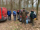 Już zebrali ponad 900 kg śmieci. Znaleźli opony, meble i mnóstwo butelek, ale to nie koniec sprzątania [ZDJĘCIA] 