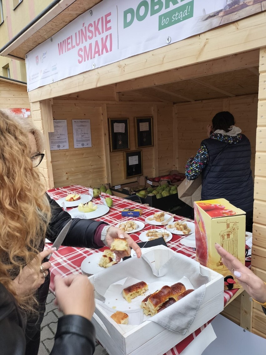 "Wieluńskie smaki" - podsumowanie projektu Warsztatów Gastronomicznych Zespołu Szkół nr 1 w Wieluniu ZDJĘCIA