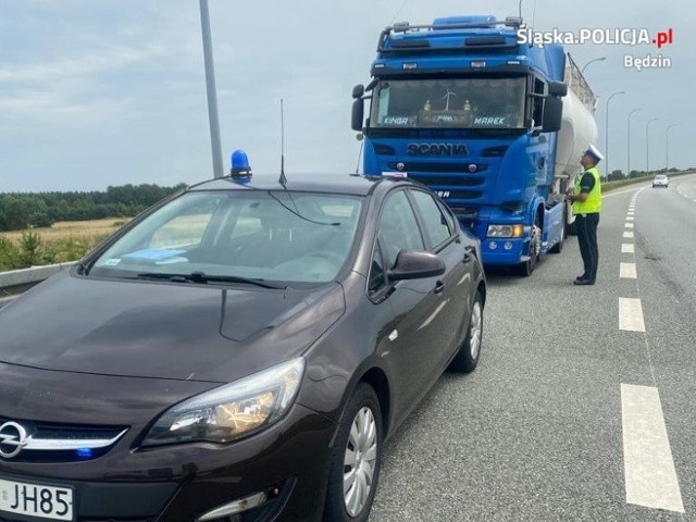 Będzińscy policjanci kontrolowali zachowanie kierowców ciężarówek na S1 
