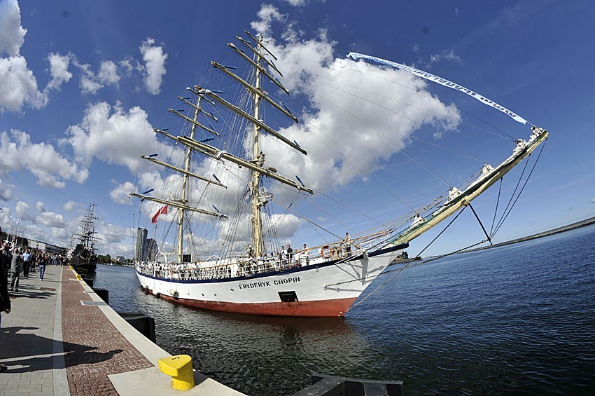 Zwycięzca regat The Tall Ships Races 2012, żaglowiec Fryderyk Chopin zacumował w Gdyni