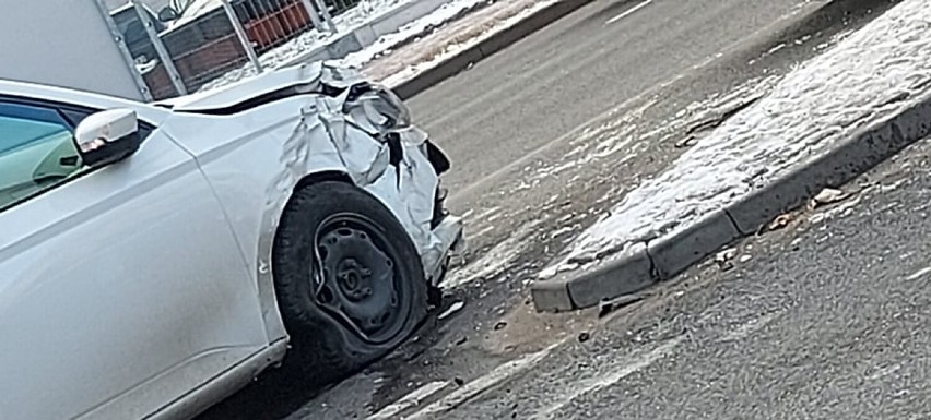 Zderzenie skody z iveco na Chopina we Włocławku