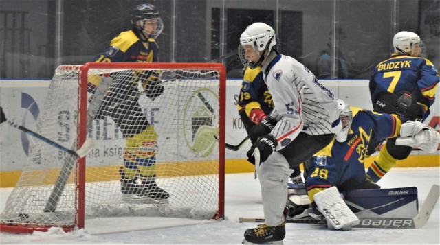 Hokejowy klasyk młodzików (U-16) UKH Unia Oświęcim - MMKS Podhale Nowy Targ 4:7.