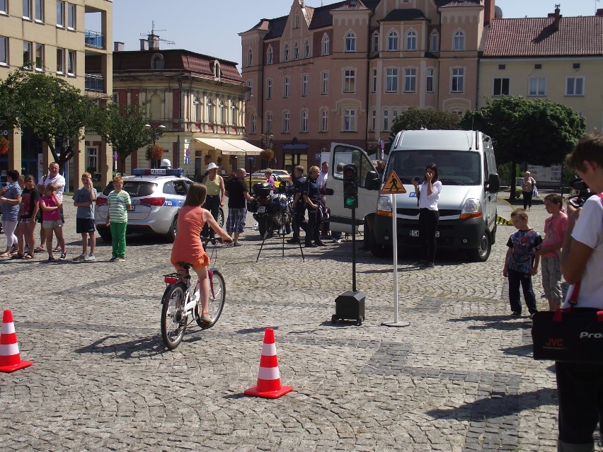 Piknik rowerowy z policjantami na tarnogórskim rynku