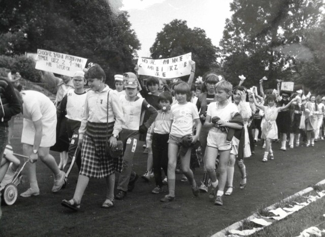 Kadry z pierwszego i drugiego turniejów żaków (uczniów świebodzińskich szkół podstawowych) z lat 1984 i 1985. W zbiorach Muzeum Regionalnego w Świebodzinie 