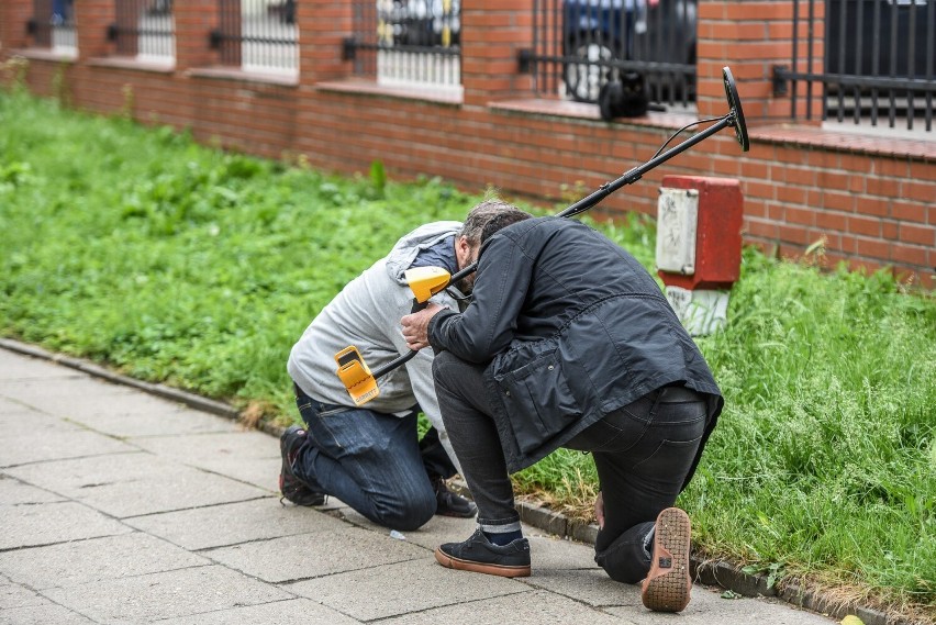 Morderstwo w Gdańsku. Policja poszukuje sprawcy zabójstwa 84-letniej mieszkanki Długich Ogrodów. Na jej ciele stwierdzono wiele ran kłutych