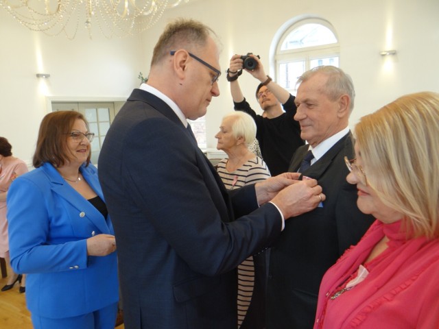 Medale za Długoletni Pożycie Małżeńskie otrzymali małżonkowie z Radomska, którzy przeżyli wspólnie 50 lat