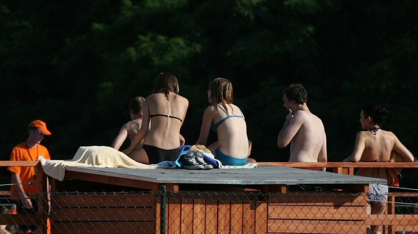Zrobiło się gorąco. Ludzie wrócili na nowe baseny w Toruniu [ZDJĘCIA]