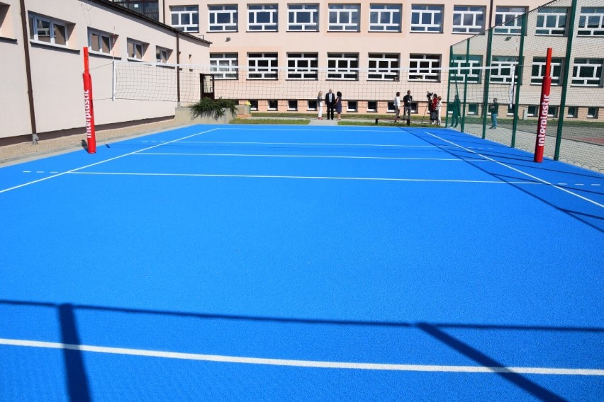 Powstało nowe boisko do siatkówki przy Szkole Podstawowej nr 11 w Wejherowie