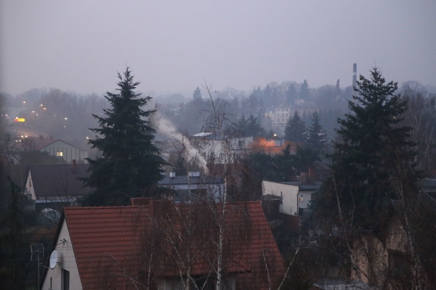 Zanieczyszczone powietrze w Wolsztynie. Lepiej zostańcie w...