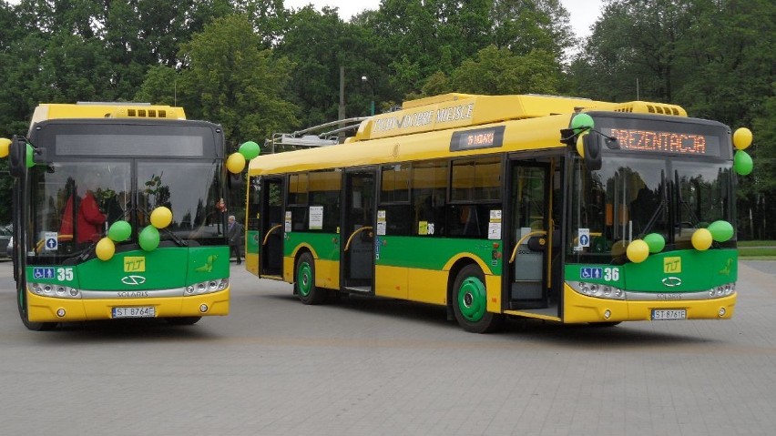 Uroczystość prezentacji i poświęcenia nowych trolejbusów w...