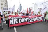 Protest rolników w Warszawie. Sprzeciwiają się m.in. kolejnym podwyżkom stóp procentowych. "Nie damy się okradać!" 