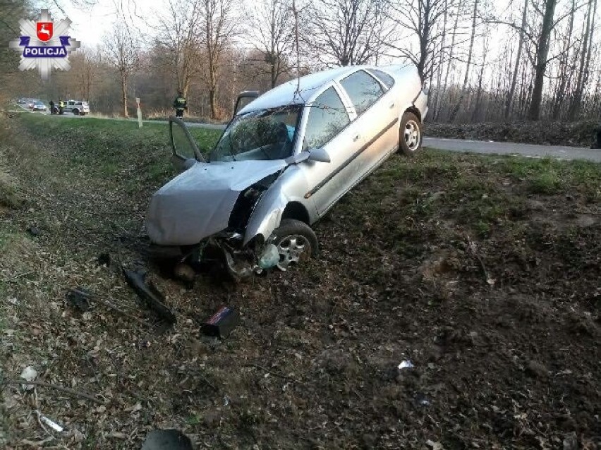 W piątek 56-latek stracił panowanie nad pojazdem marki Opel,...