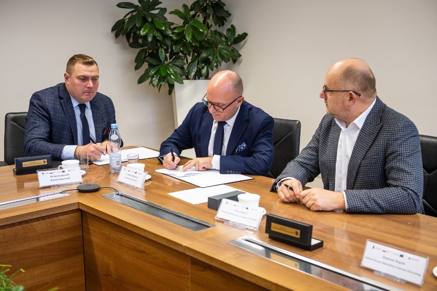 Porozumienie podpisano w Urzędzie Marszałkowskim w Toruniu w...