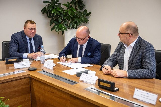 Porozumienie podpisano w Urzędzie Marszałkowskim w Toruniu w czwartek 26 października 2023 roku.