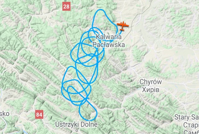 Ciekawy lot Pipera nad Podkarpaciem. Zrzuty ekranu z aplikacji FlightRadar24.