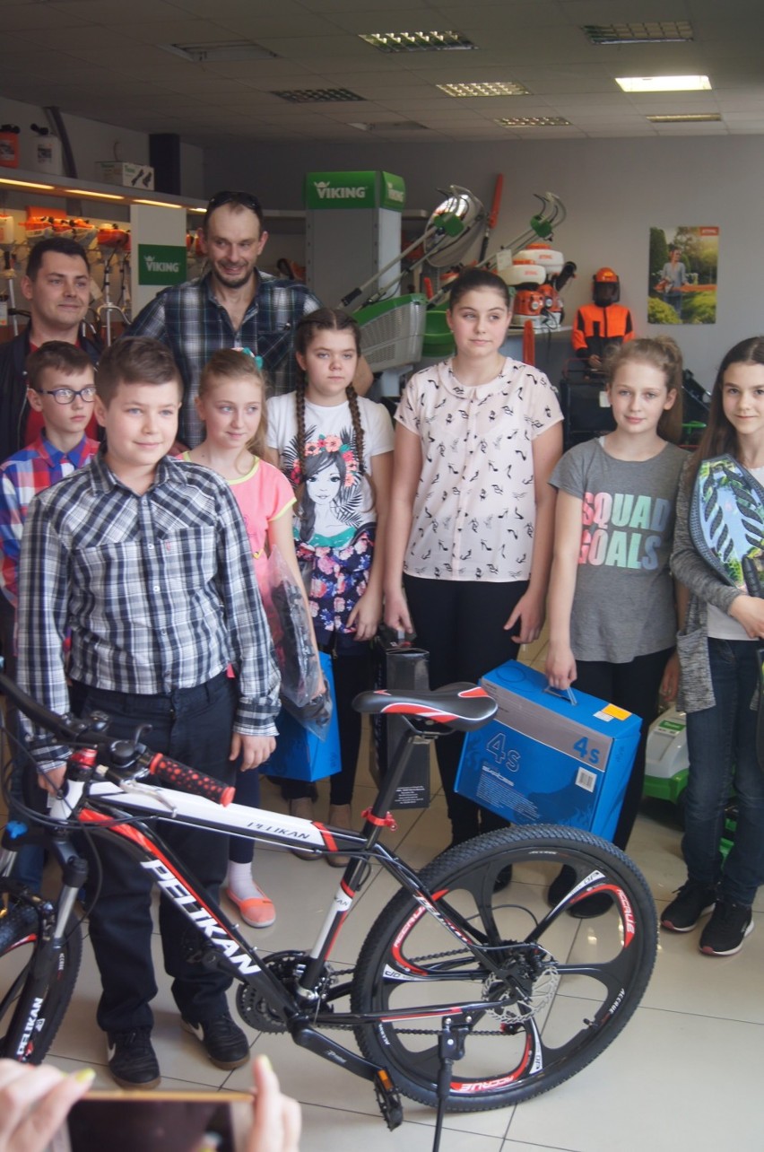 Dawid Piwko z SP w Wierzchlesie wygrał rower w konkursie na najciekawsze zdjęcie karmnika