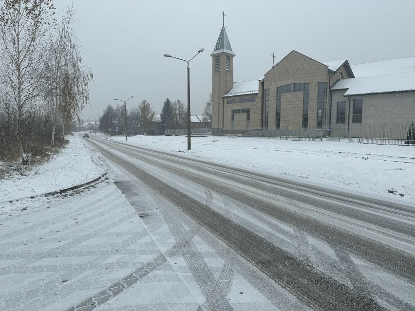 Ulica Bulwarowa w Radomiu pokryta śniegiem. Zobacz więcej na...