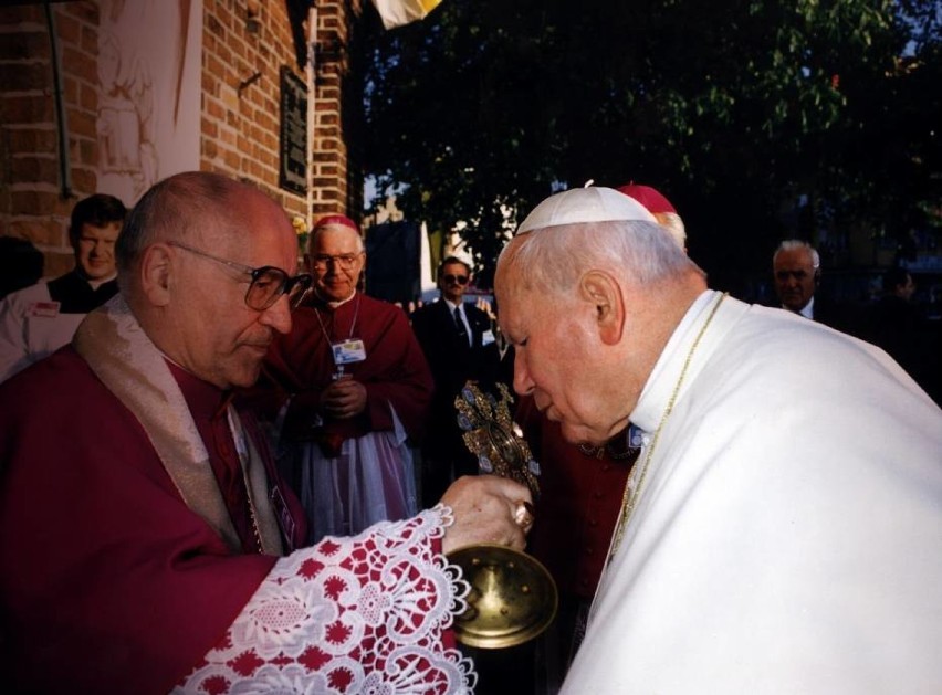 40 lat temu Jan Paweł II został papieżem. 21 lat temu...