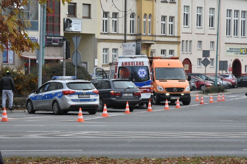 Wypadek na placu Słowiańskim w Legnicy [ZDJĘCIA]