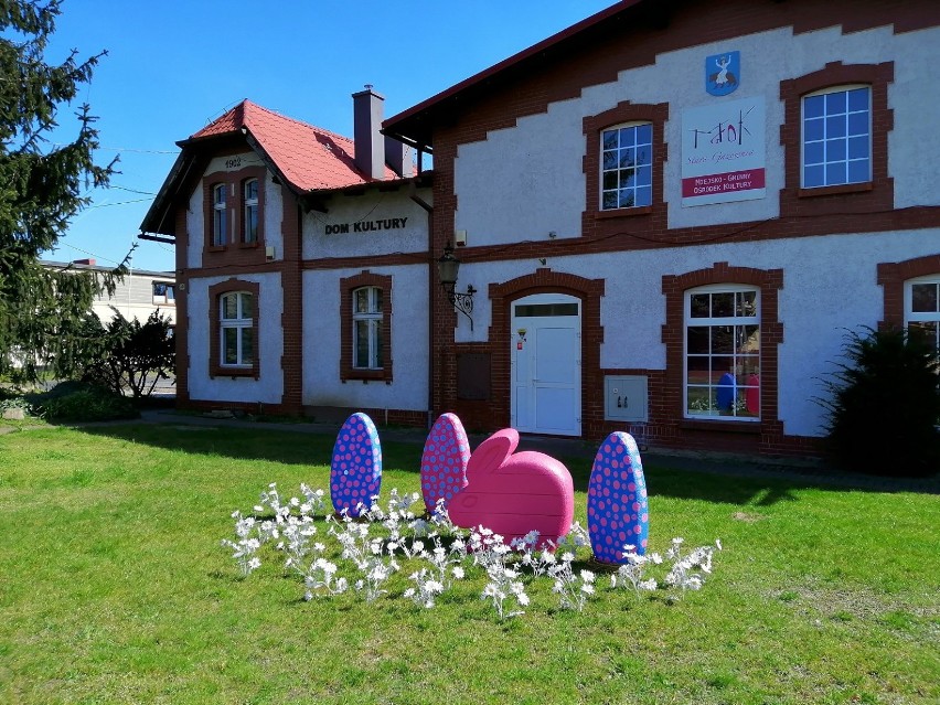 Dom Kultury w Margoninie: Wielkanocna dekoracja czyli zając, pisanki i kwiaty [ZDJĘCIA]