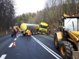 Tir uderzył w bariery. Były utrudnienia na DK8