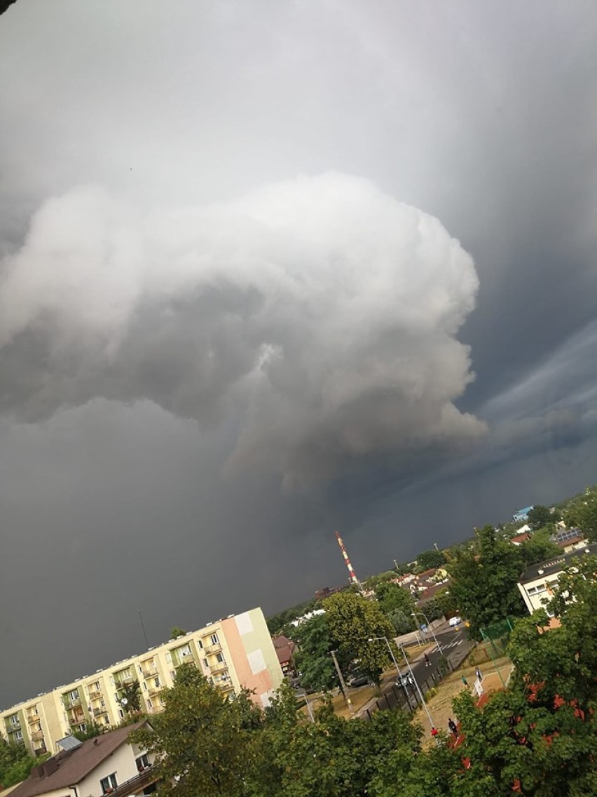 Chmury burzowe nad Zduńską Wolą w obiektywie czytelników [zdjęcia]