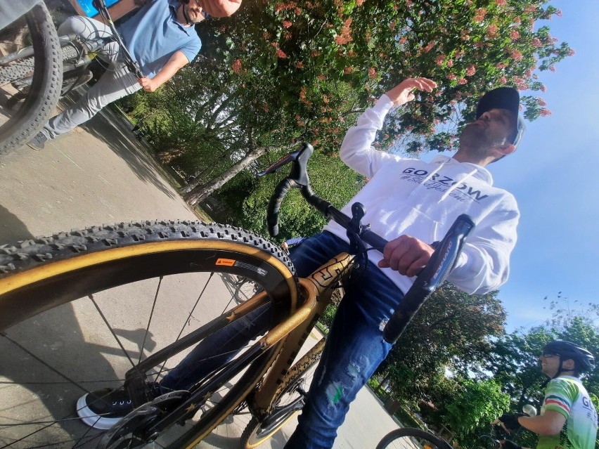 Bartosz Zmarzlik w ciągu roku pokonuje na rowerze 5-6 tys....