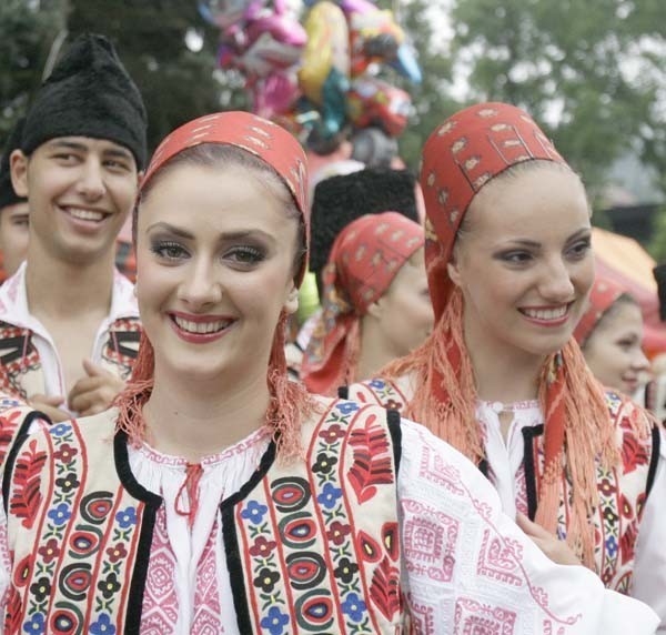 Serbskie tancerki - piękne prawie jak nasze