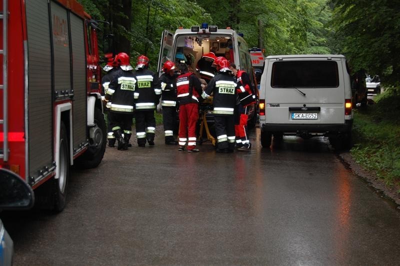 Dwie osoby ranne w czołowym zderzeniu na drodze z Kartuz do Kos